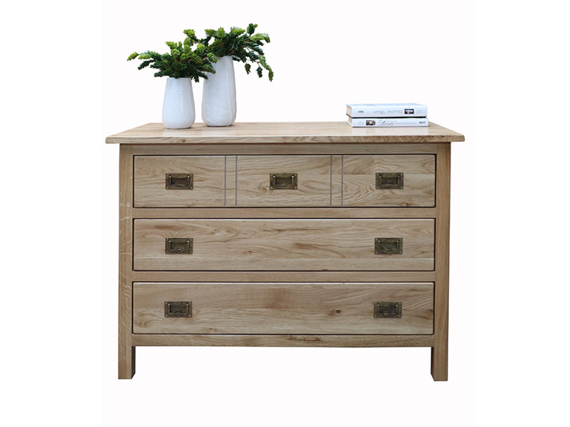 Kommode MENDOZ 80 cm in Eiche – helles Holz und Griffe