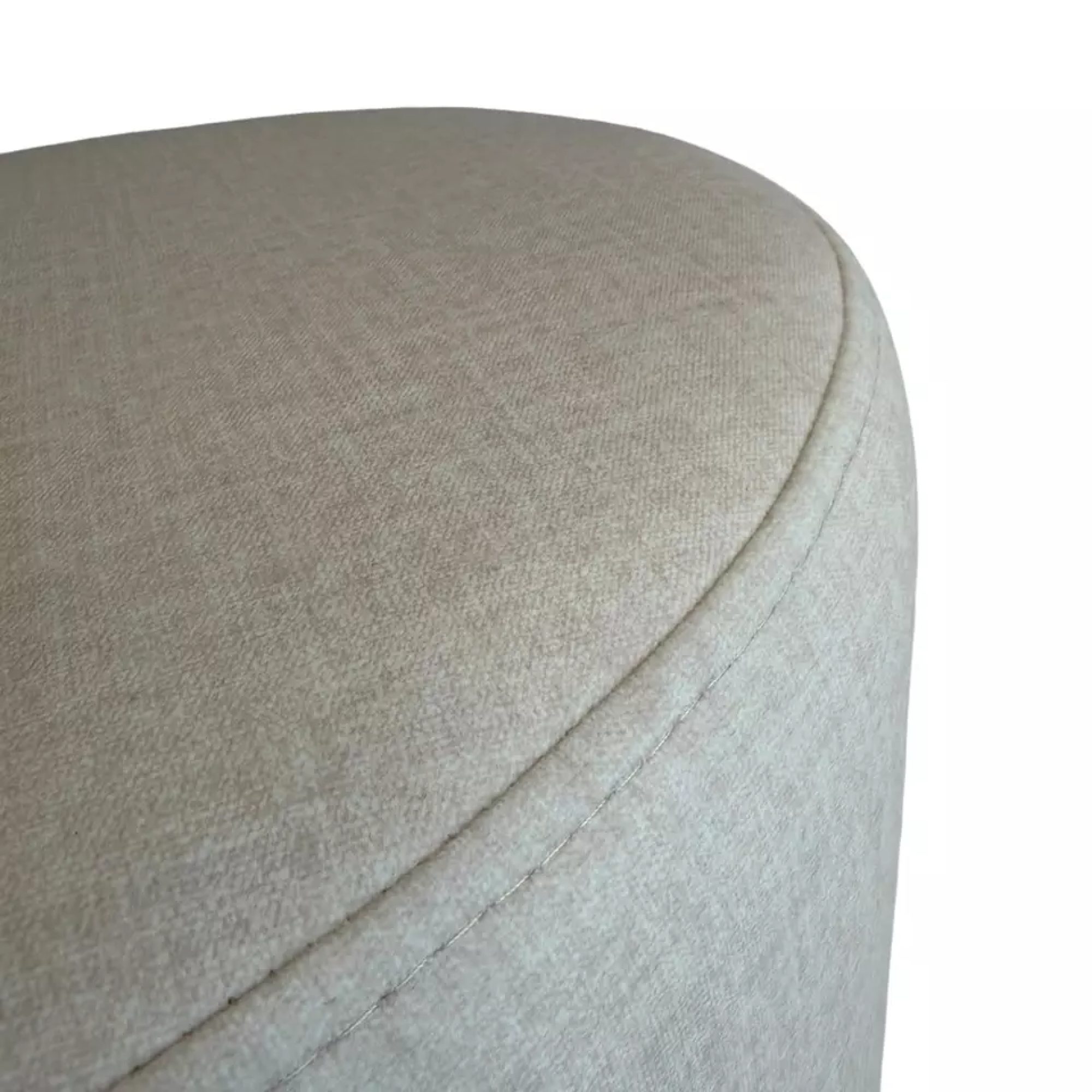 Kulatý čalouněný taburet Pufello 45 cm v interiéru 2