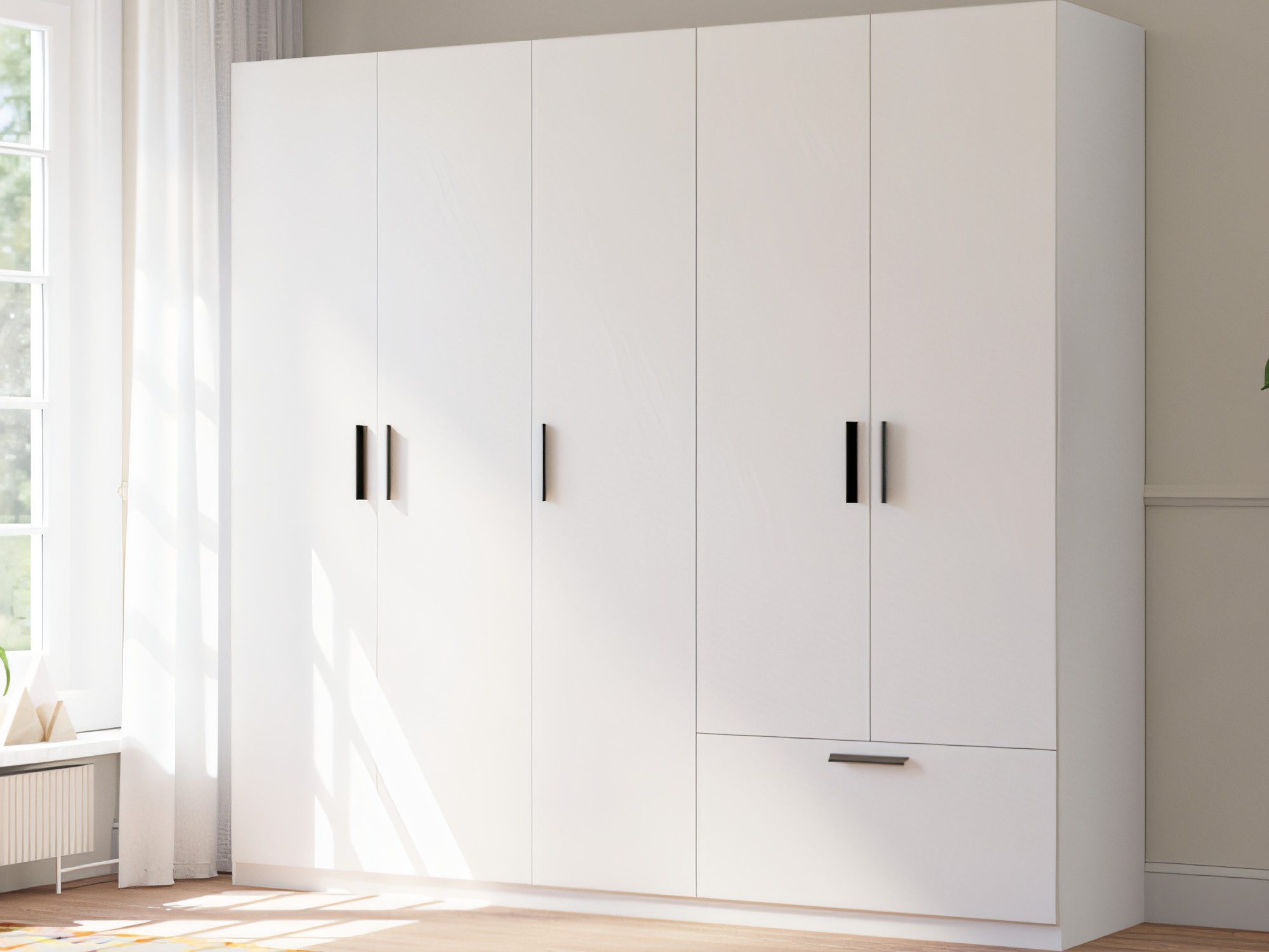 Weißer Kleiderschrank Litano 225 cm in einem hellen Wohnambiente