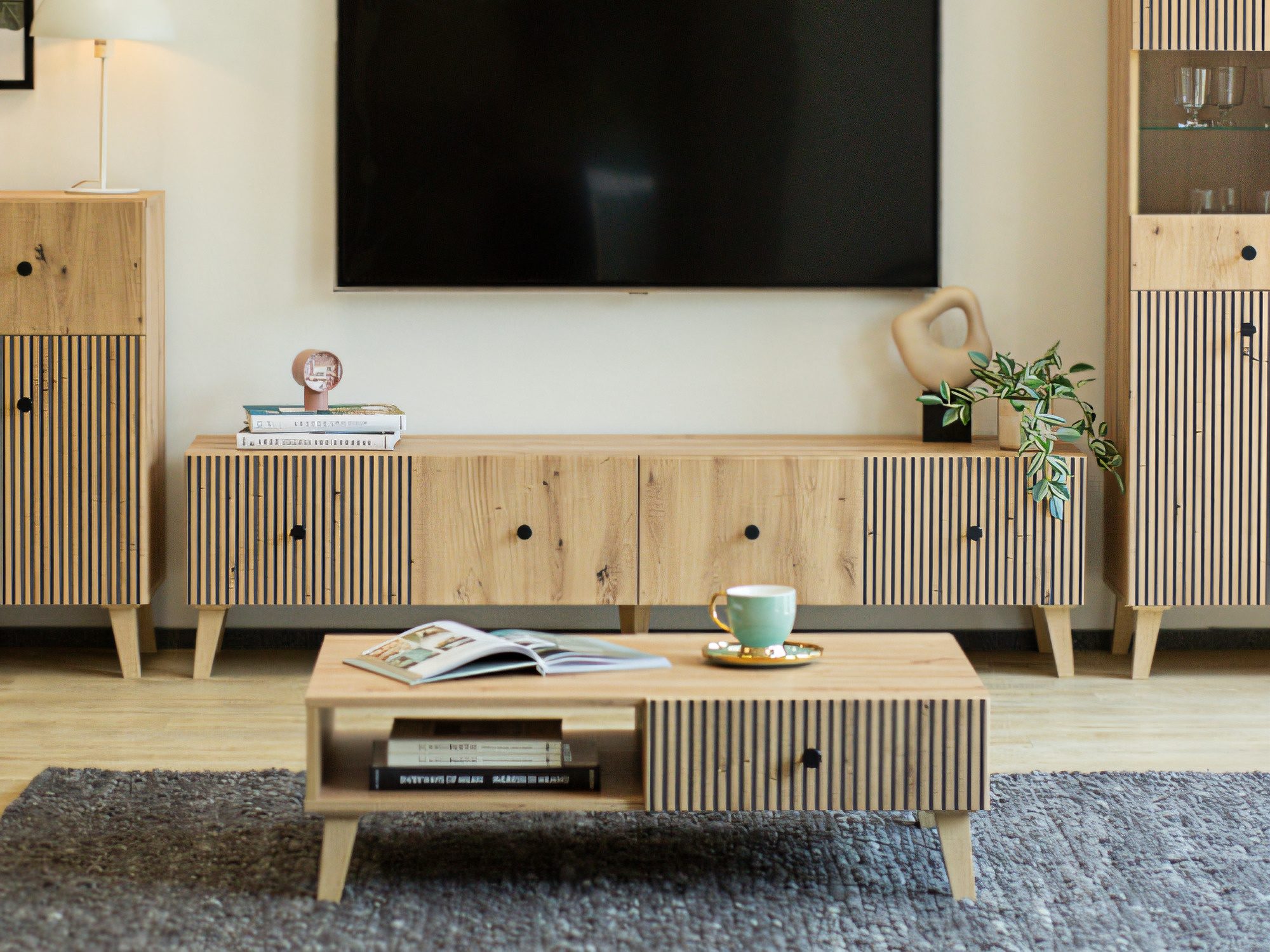 TV stolek Norvello 180 cm v aranžmá obývacího pokoje